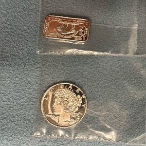 Two pieces, of 1 g each .999 silver. Lot of 2